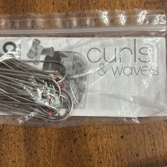 Contain Hot Rollers in convenient stylish carry all bag. - Picture 4 of 10